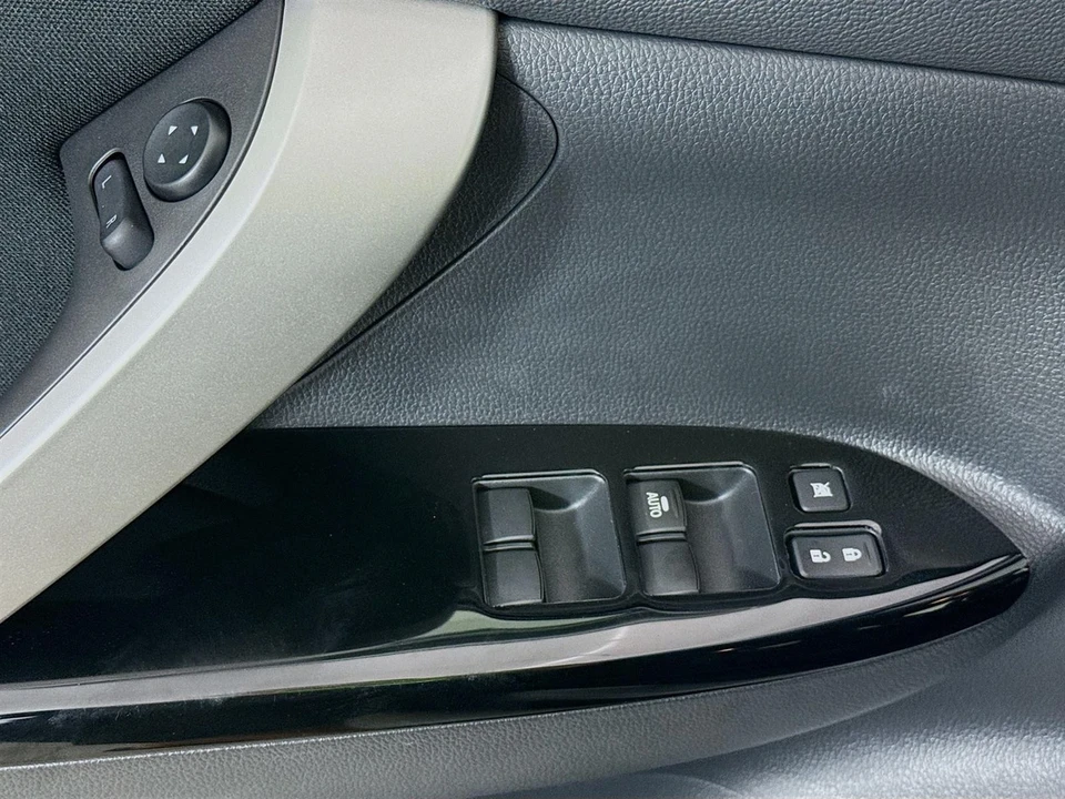 2025 Mitsubishi Eclipse Cross - Image 17 of 21