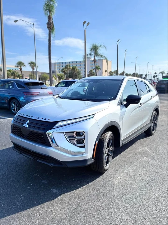 2025 Mitsubishi Eclipse Cross - Image 2 of 10