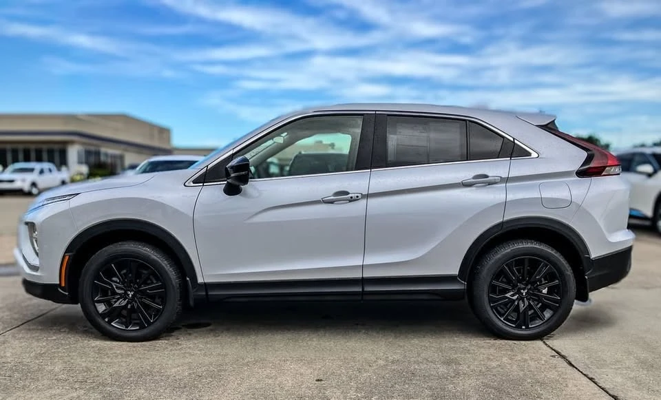 2025 Mitsubishi Eclipse Cross - Image 2 of 20