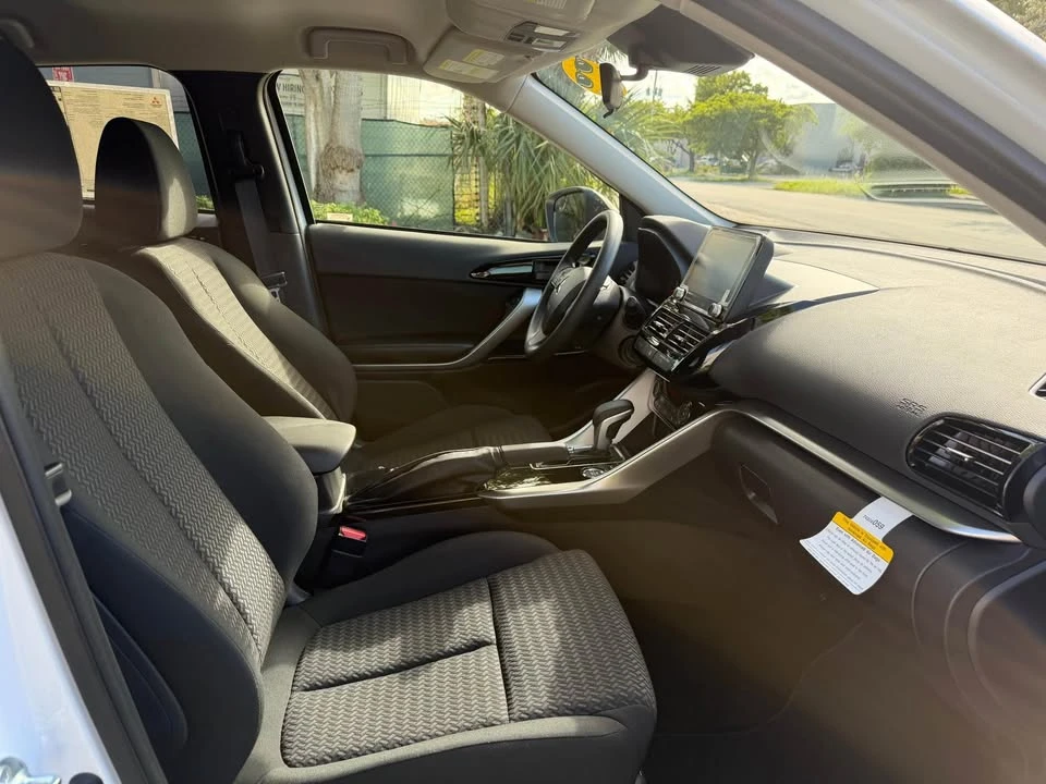 2025 Mitsubishi Eclipse Cross - Image 9 of 13
