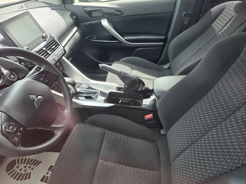2025 Mitsubishi Eclipse Cross - Image 3 of 4