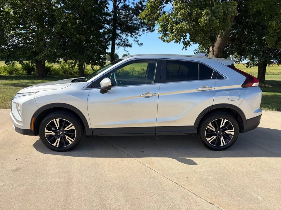 2025 Mitsubishi Eclipse Cross - Image 2 of 12
