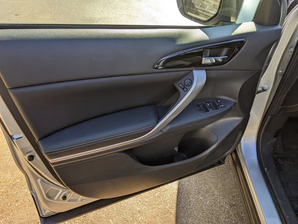 2025 Mitsubishi Eclipse Cross - Image 9 of 20