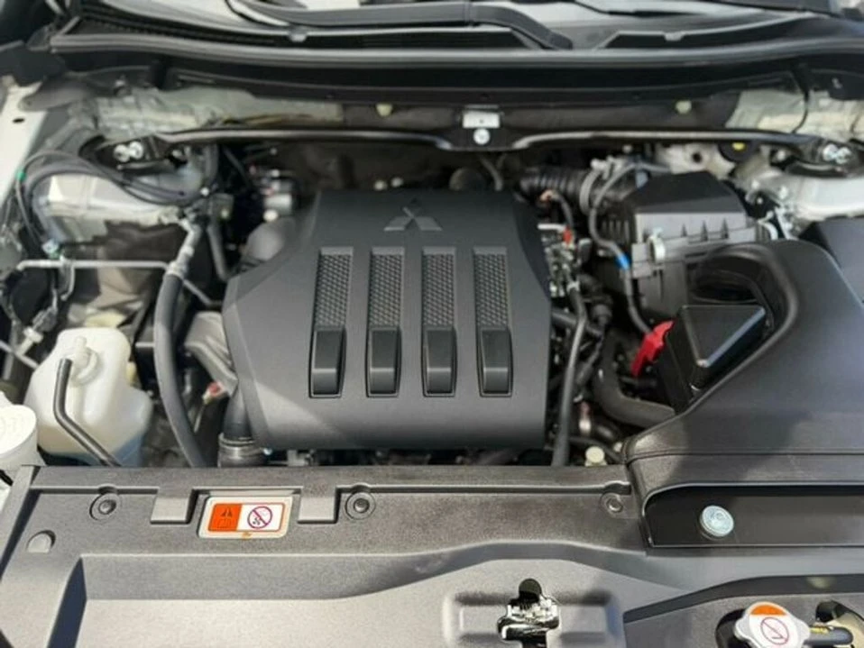 2025 Mitsubishi Eclipse Cross - Image 12 of 20