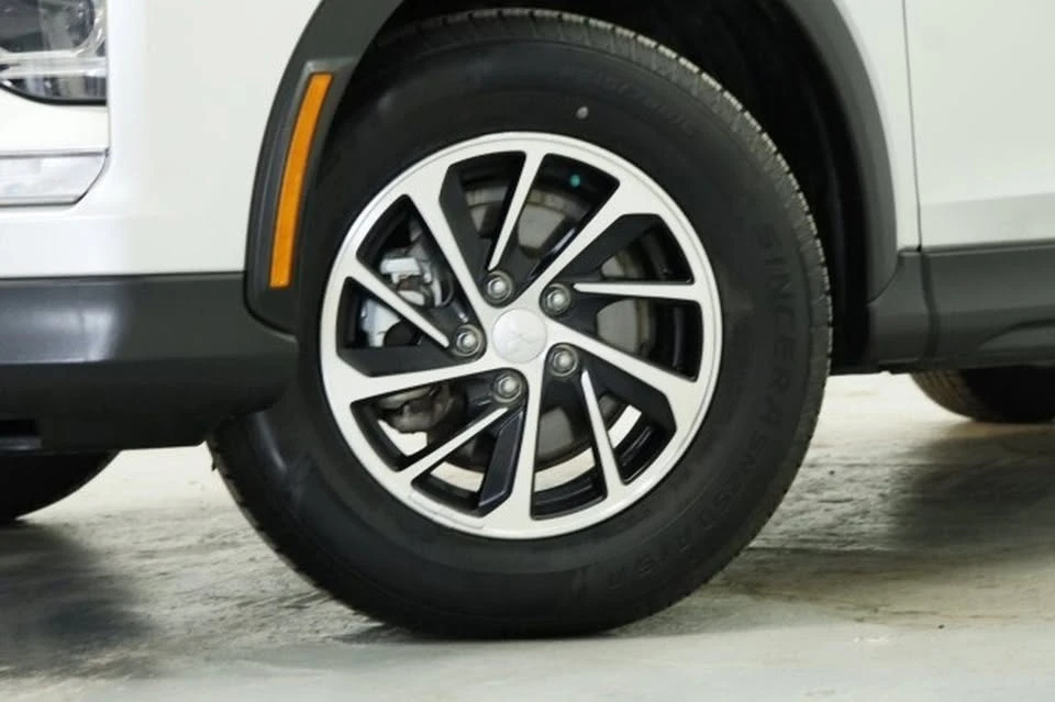 2025 Mitsubishi Eclipse Cross - Image 3 of 20