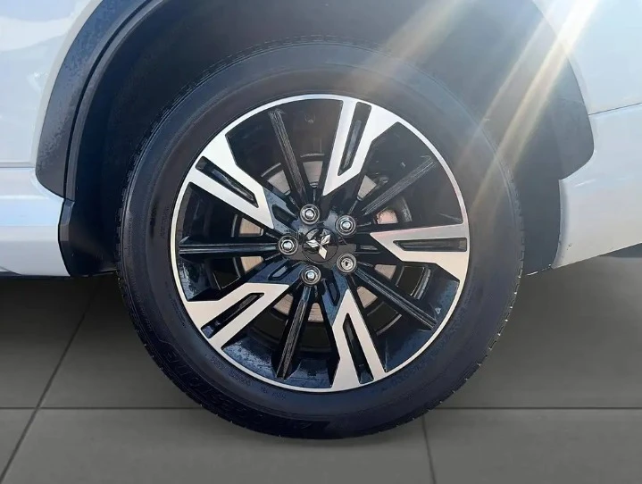 2025 Mitsubishi Eclipse Cross - Image 7 of 20