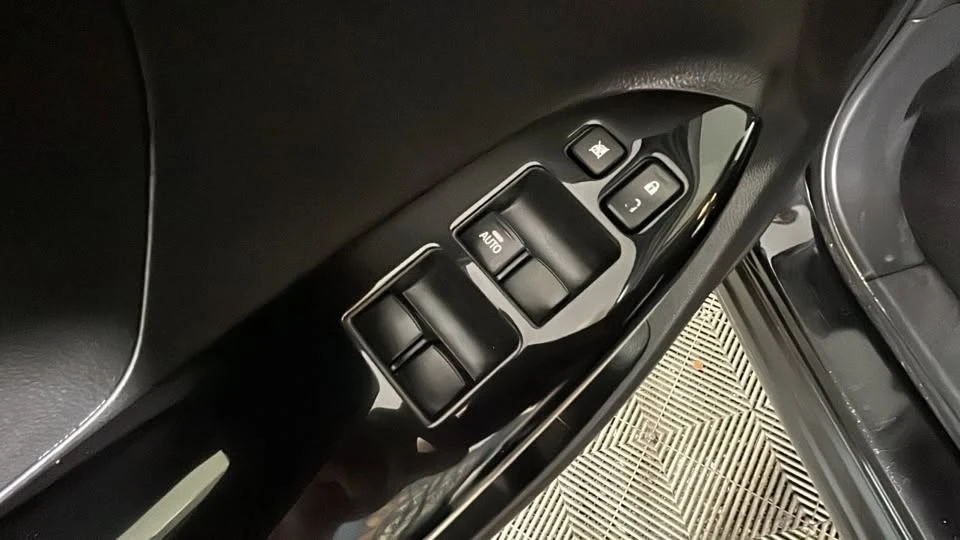 2025 Mitsubishi Eclipse Cross - Image 10 of 20