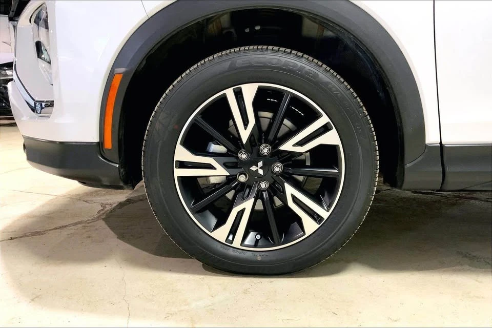 2025 Mitsubishi Eclipse Cross - Image 6 of 7