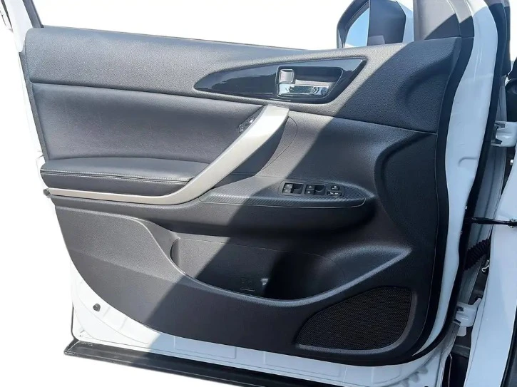 2025 Mitsubishi Eclipse Cross - Image 13 of 20