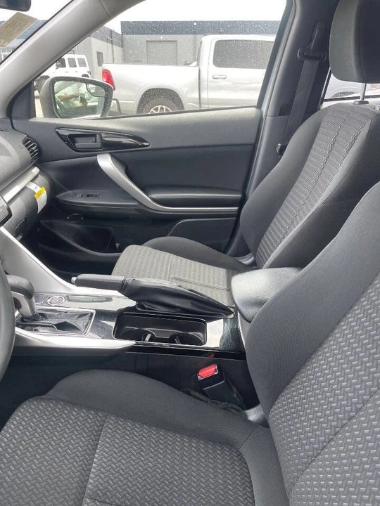 2025 Mitsubishi Eclipse Cross - Image 4 of 9