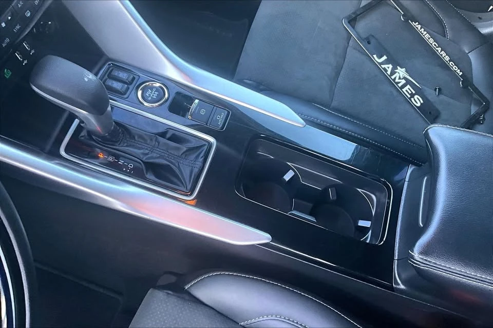 2025 Mitsubishi Eclipse Cross - Image 10 of 13