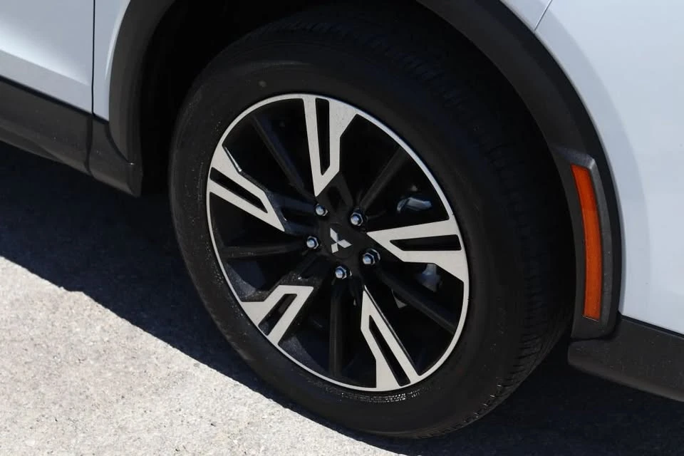 2025 Mitsubishi Eclipse Cross - Image 5 of 20