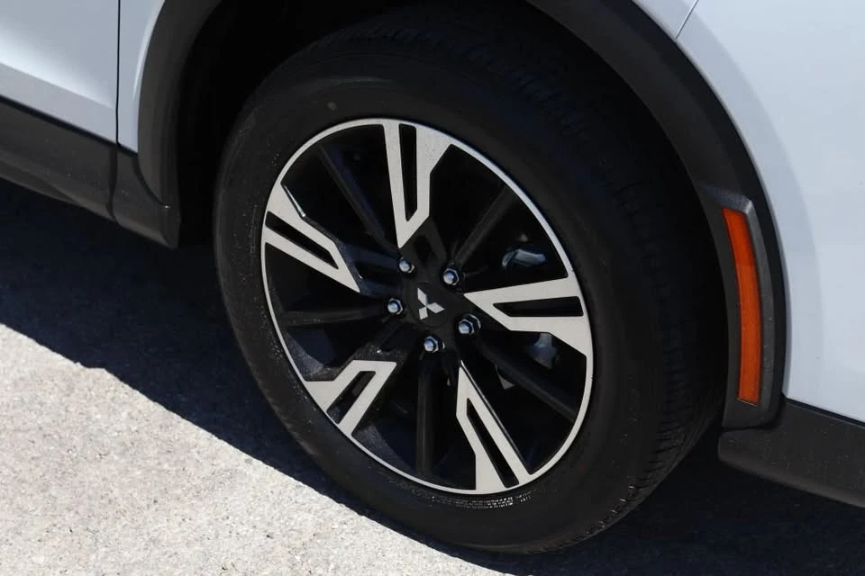 2025 Mitsubishi Eclipse Cross - Image 5 of 20