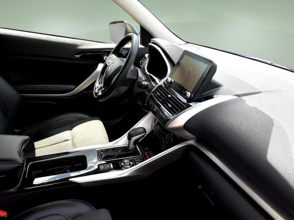 2025 Mitsubishi Eclipse Cross - Image 18 of 20