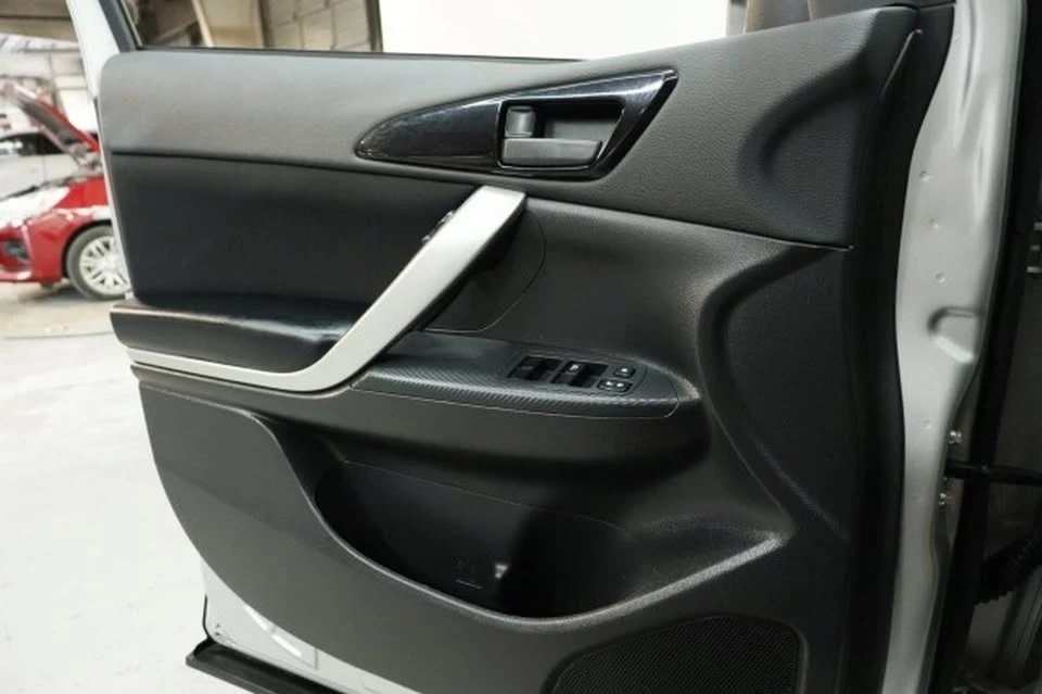 2025 Mitsubishi Eclipse Cross - Image 14 of 19
