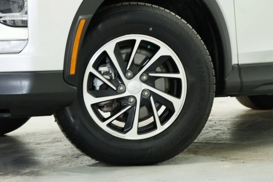 2025 Mitsubishi Eclipse Cross - Image 2 of 19