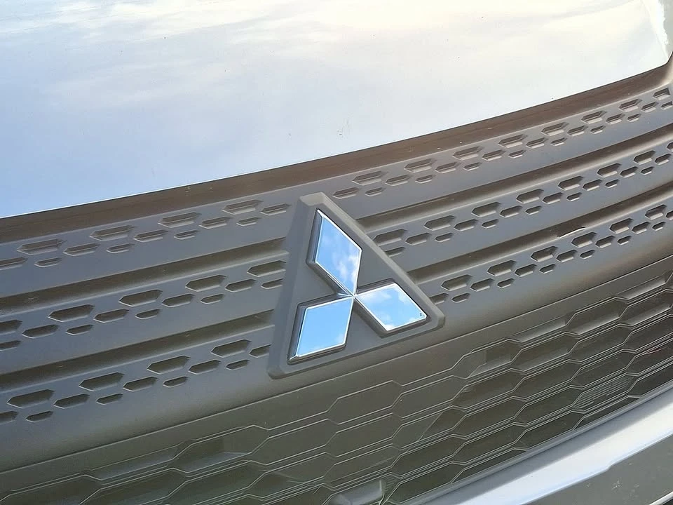 2025 Mitsubishi Eclipse Cross - Image 4 of 4