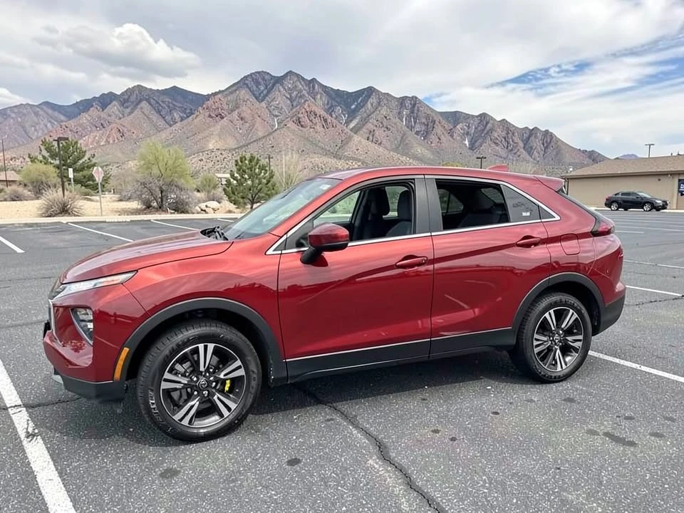 2025 Mitsubishi Eclipse Cross - Image 3 of 4