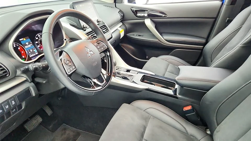 2025 Mitsubishi Eclipse Cross - Image 13 of 20