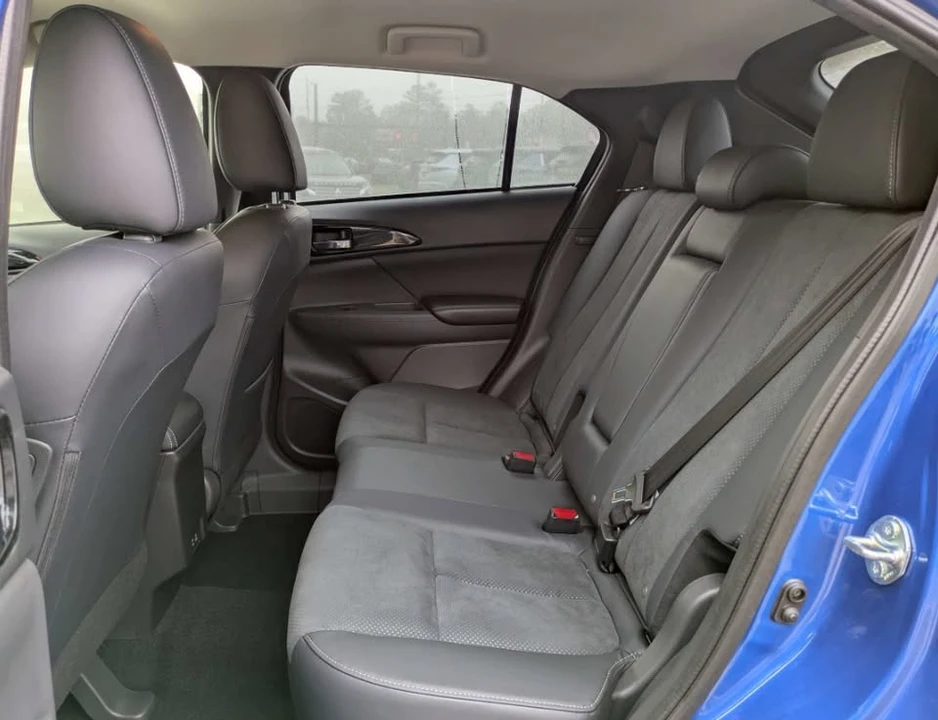 2025 Mitsubishi Eclipse Cross - Image 7 of 11