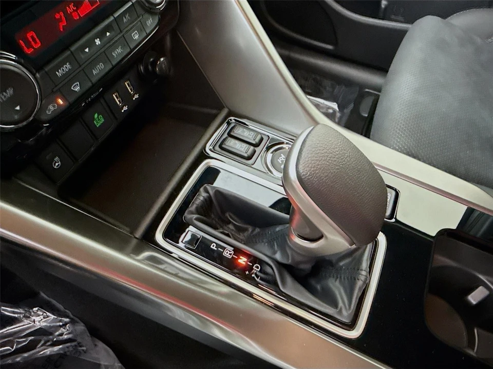 2025 Mitsubishi Eclipse Cross - Image 17 of 21