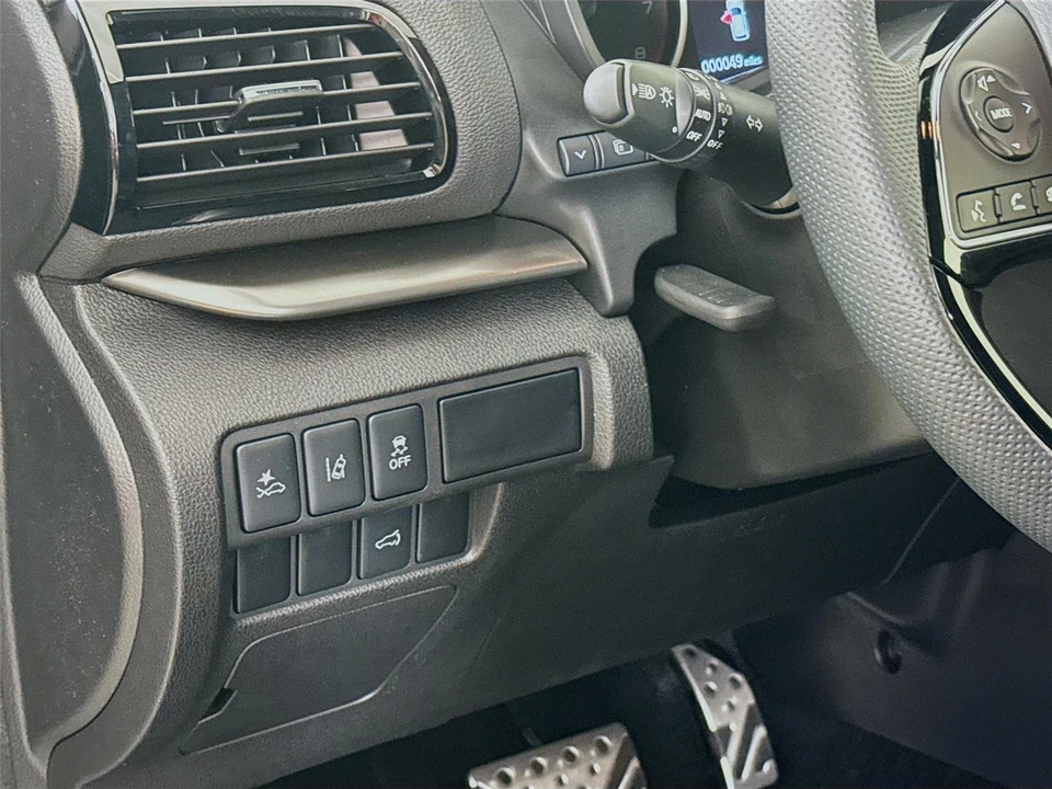 2025 Mitsubishi Eclipse Cross - Image 10 of 21
