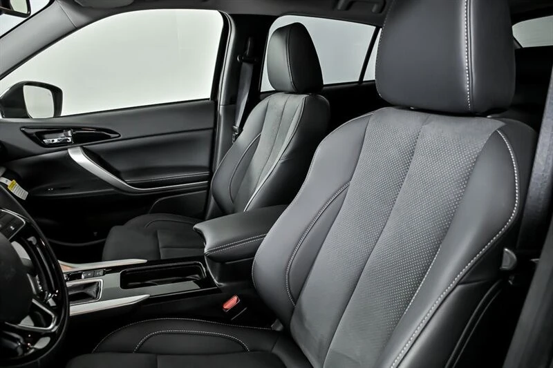 2025 Mitsubishi Eclipse Cross - Image 13 of 21
