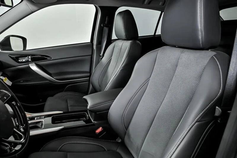 2025 Mitsubishi Eclipse Cross - Image 13 of 21