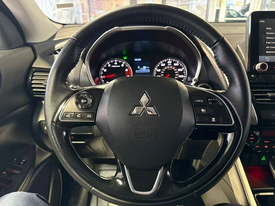 2025 Mitsubishi Eclipse Cross - Image 11 of 31