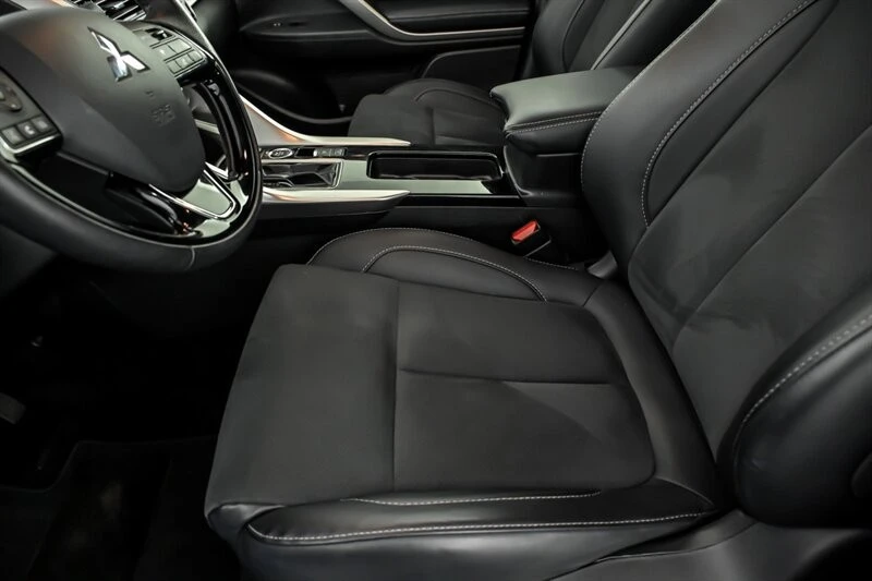 2025 Mitsubishi Eclipse Cross - Image 15 of 30
