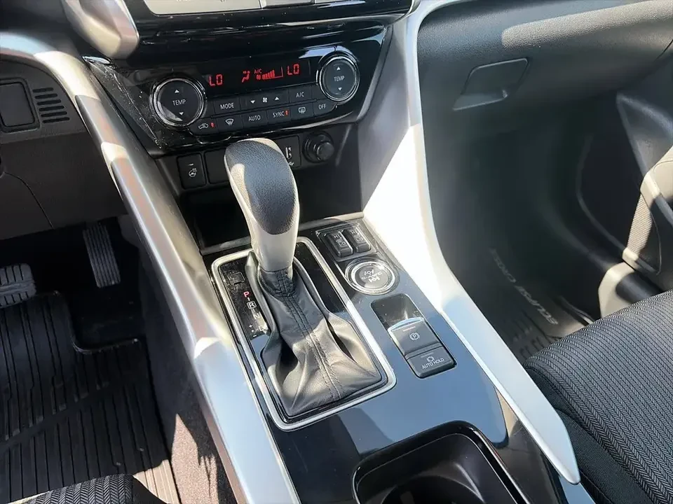 2025 Mitsubishi Eclipse Cross - Image 17 of 19