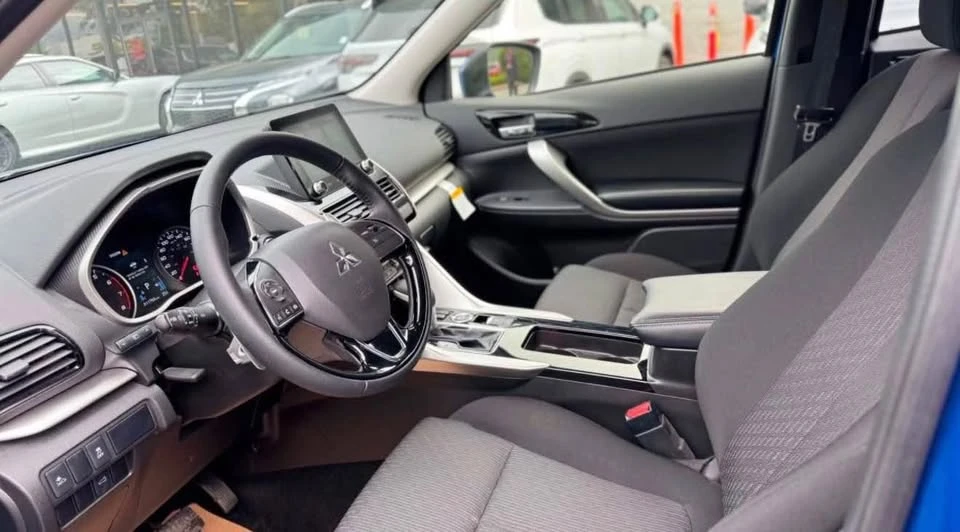 2025 Mitsubishi Eclipse Cross - Image 7 of 9