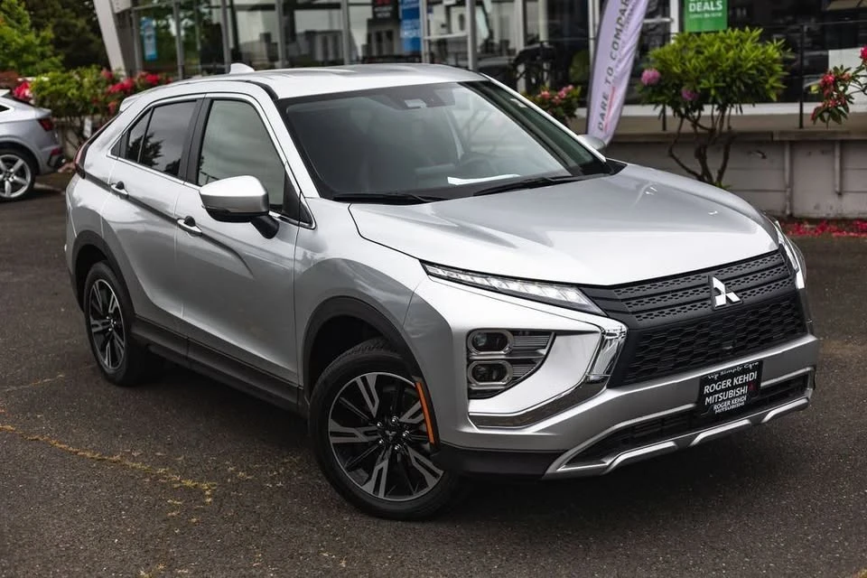 2025 Mitsubishi Eclipse Cross - Image 2 of 20