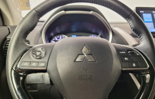 2025 Mitsubishi Eclipse Cross - Image 10 of 12