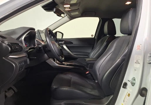 2025 Mitsubishi Eclipse Cross - Image 8 of 12