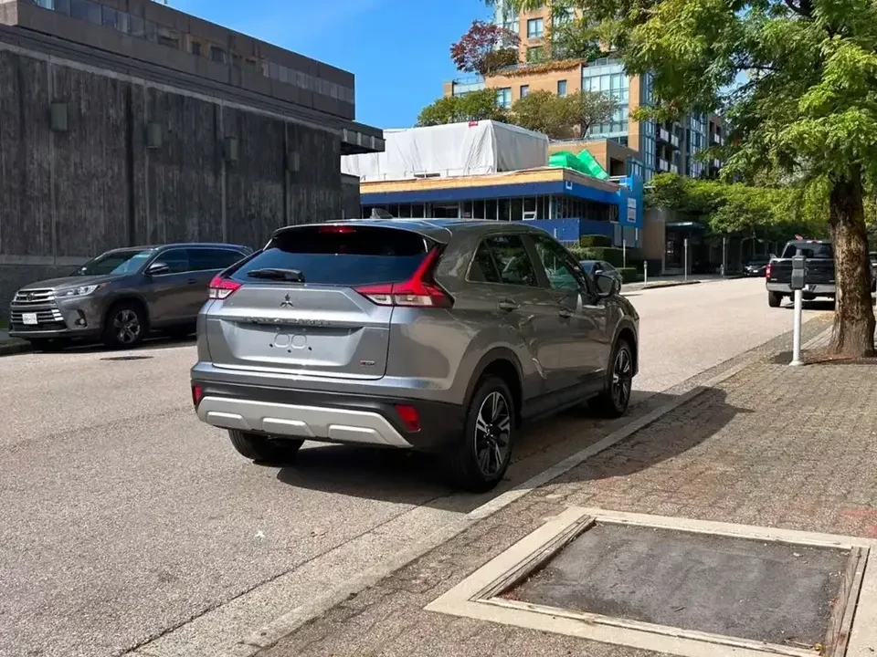 2025 Mitsubishi Eclipse Cross - Image 4 of 20