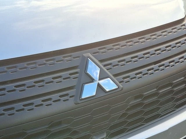 2025 Mitsubishi Eclipse Cross - Image 4 of 4