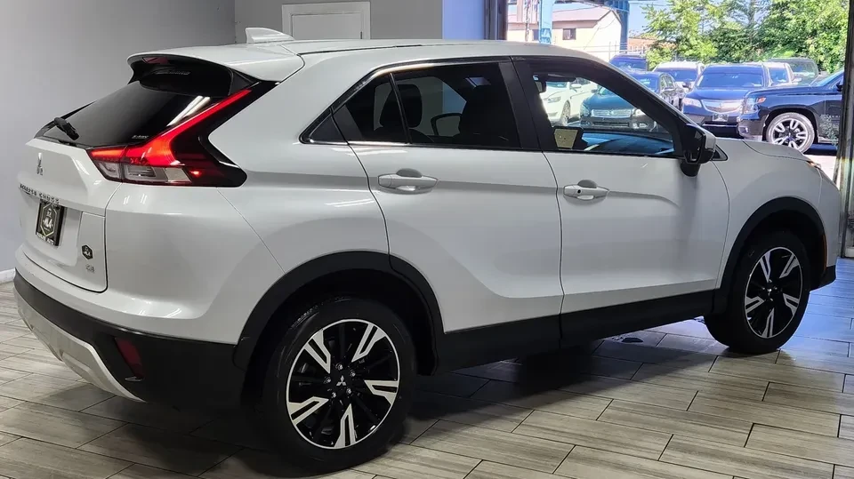 2025 Mitsubishi Eclipse Cross - Image 5 of 10