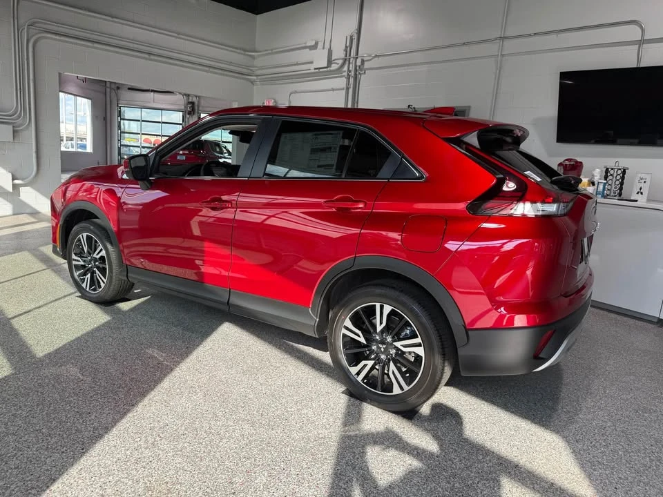 2025 Mitsubishi Eclipse Cross - Image 2 of 8