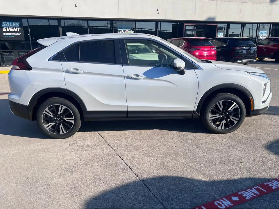 2025 Mitsubishi Eclipse Cross - Image 2 of 11