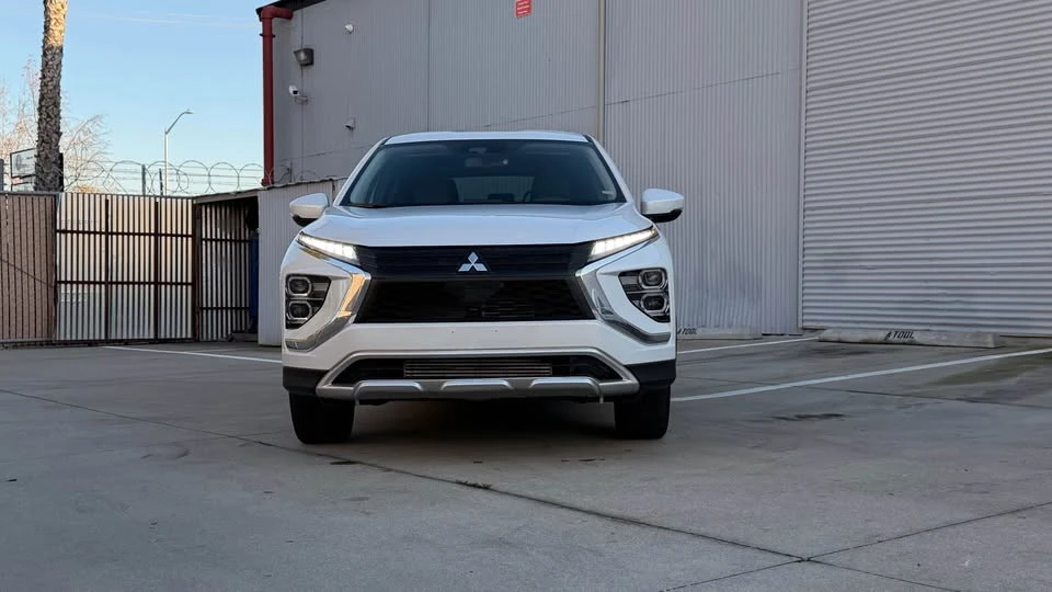 2025 Mitsubishi Eclipse Cross - Image 2 of 18