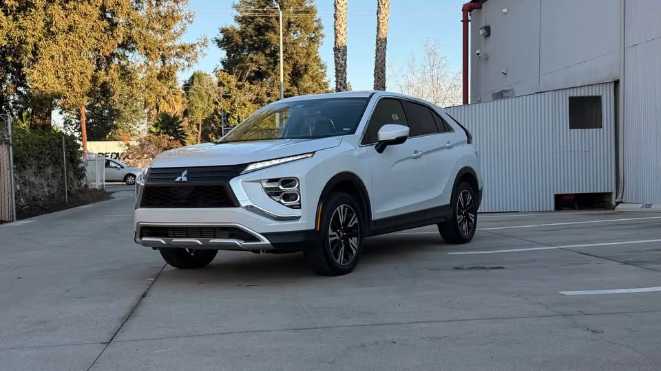 2025 Mitsubishi Eclipse Cross - Image 3 of 18