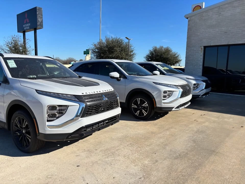 2025 Mitsubishi Eclipse Cross - Image 2 of 6