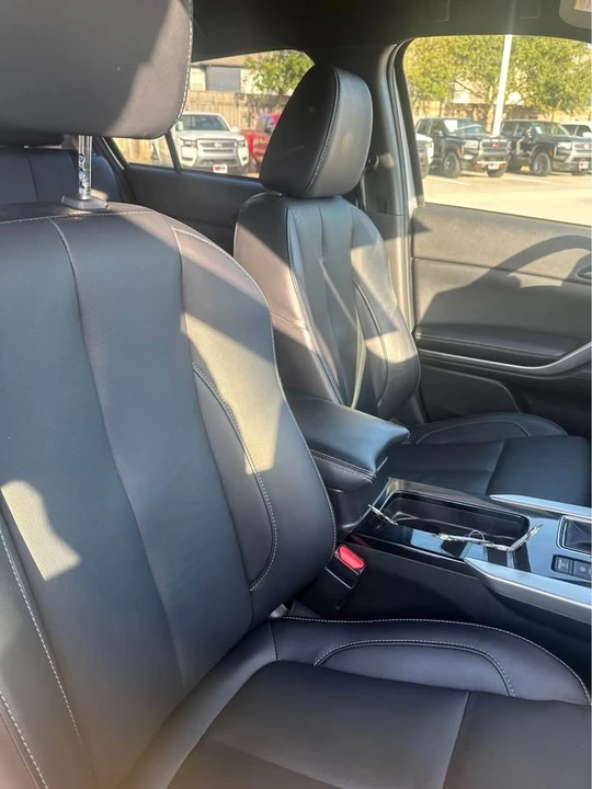 2025 Mitsubishi Eclipse Cross - Image 11 of 17