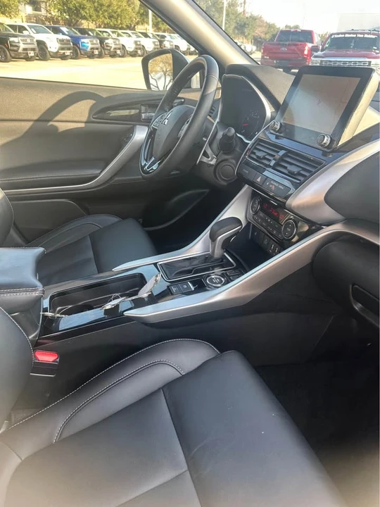 2025 Mitsubishi Eclipse Cross - Image 12 of 17