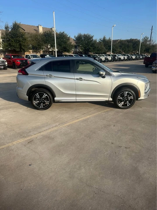 2025 Mitsubishi Eclipse Cross - Image 4 of 17