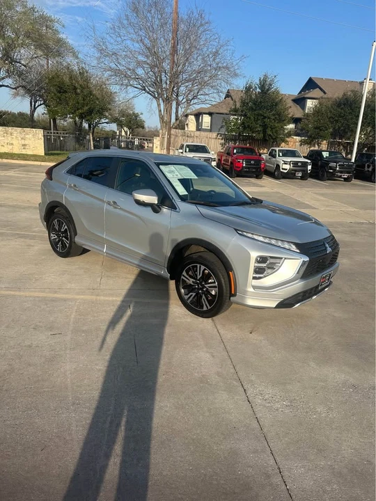 2025 Mitsubishi Eclipse Cross - Image 3 of 17