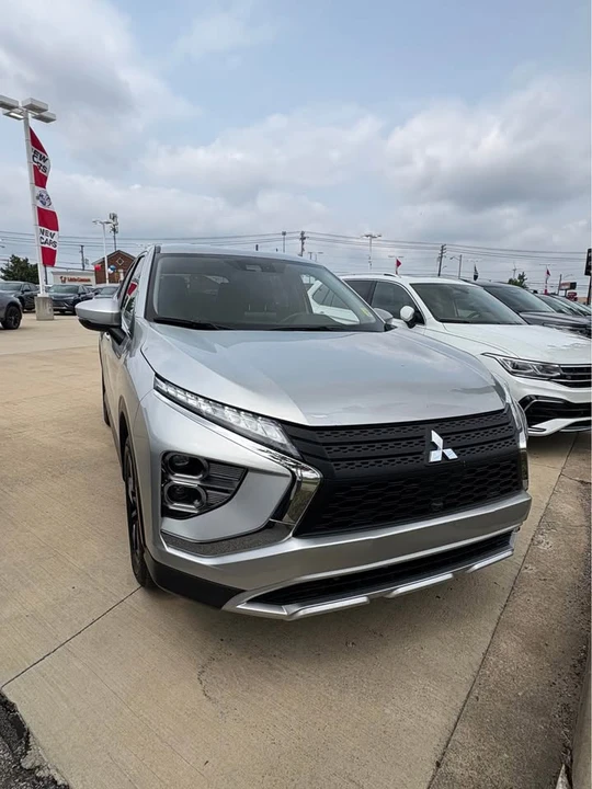 2025 Mitsubishi Eclipse Cross - Image 2 of 4