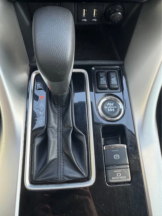 2025 Mitsubishi Eclipse Cross - Image 12 of 18