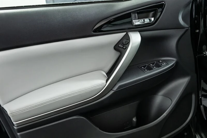 2025 Mitsubishi Eclipse Cross - Image 11 of 21